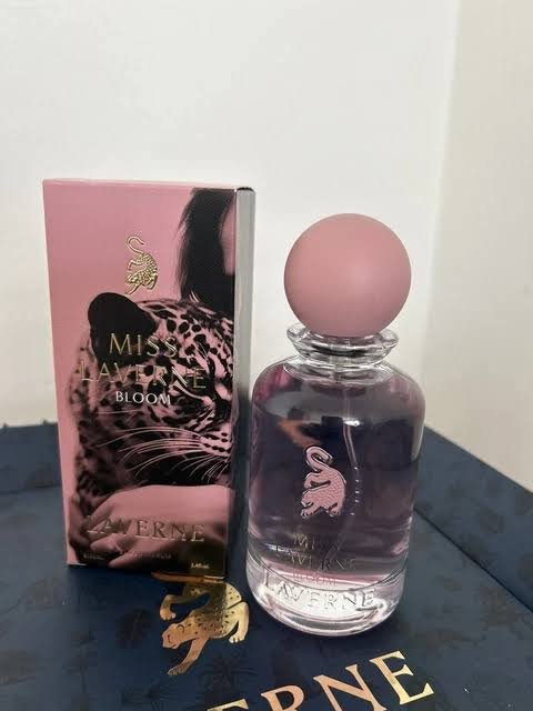 Miss Laverne Bloom (100ML)
ميس لافيرن بلوم (١٠٠ملي)